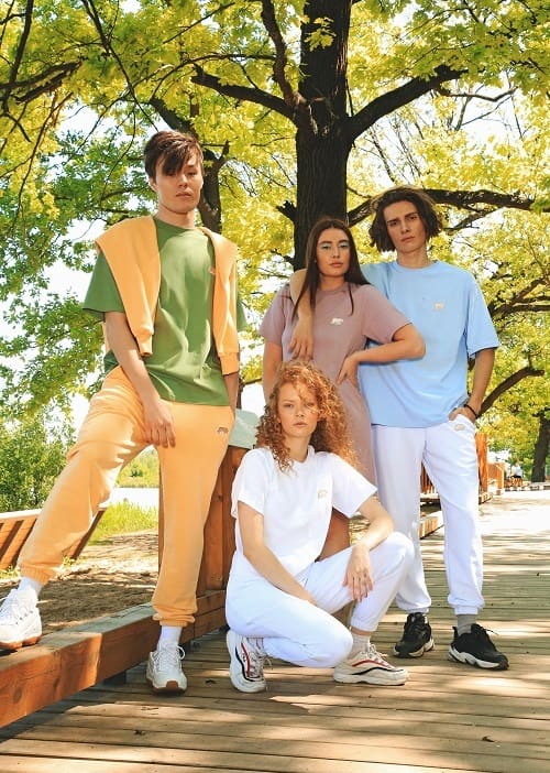 Коллекция выполнена в актуальных природных оттенках