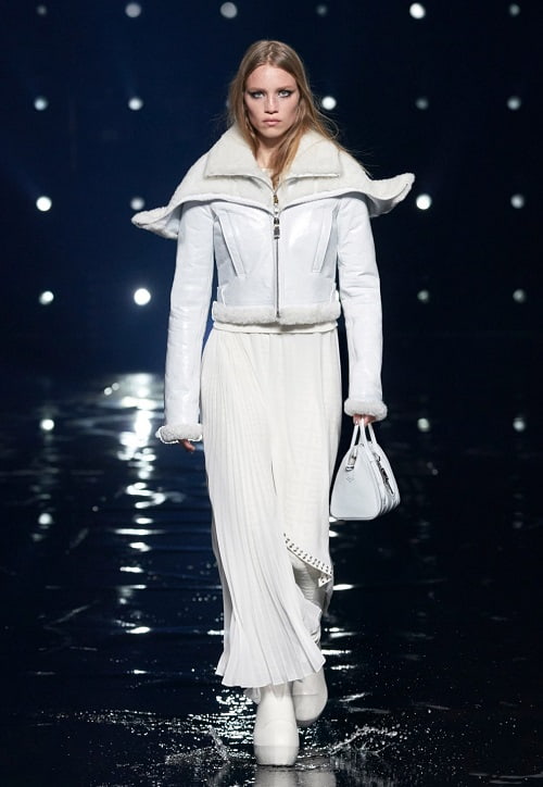 Не сдаёт позиций и плиссированная юбка