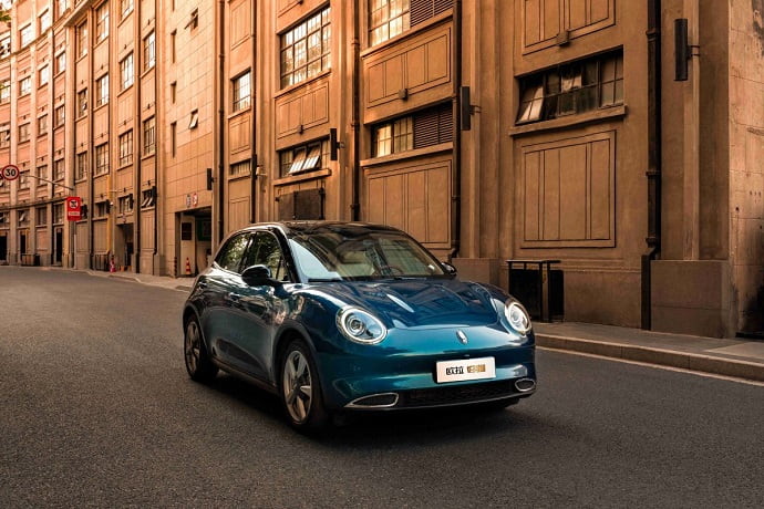 Первопроходцем на европейском рынке станет  хэтчбек Cat EV