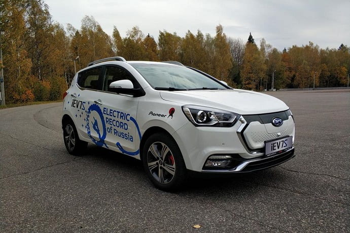 На российском рынке пока продаётся только китайский электрокар JAC iEV7S