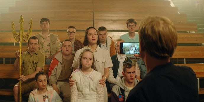 Кадр из фильма «Нормальный только я»