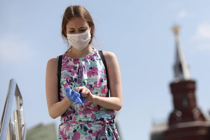 Защитные маски и перчатки не всегда спасают от заражения вирусом
