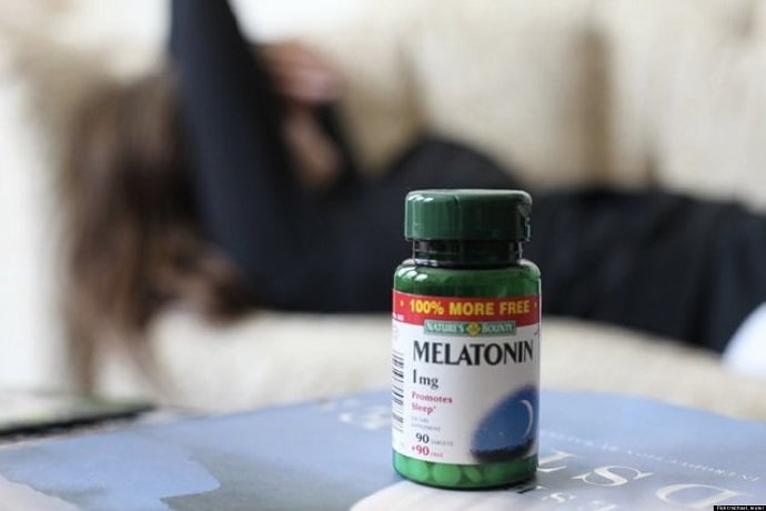 Мелатонин в таблетках устранит симптом бессонницы, но не повлияет на причину