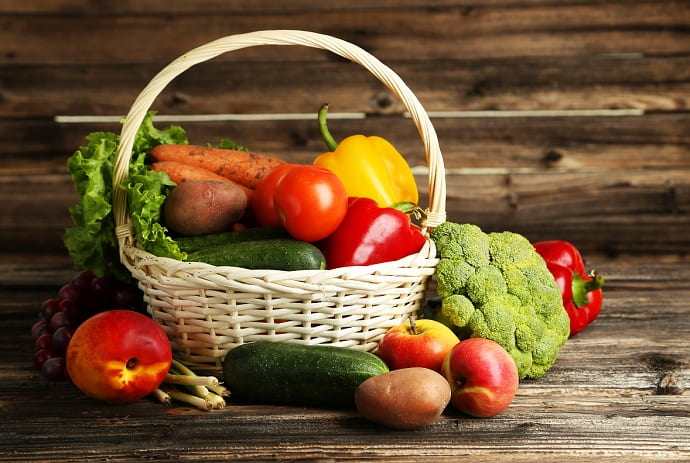В сутки надо употреблять не менее 500 граммов фруктов и овощей