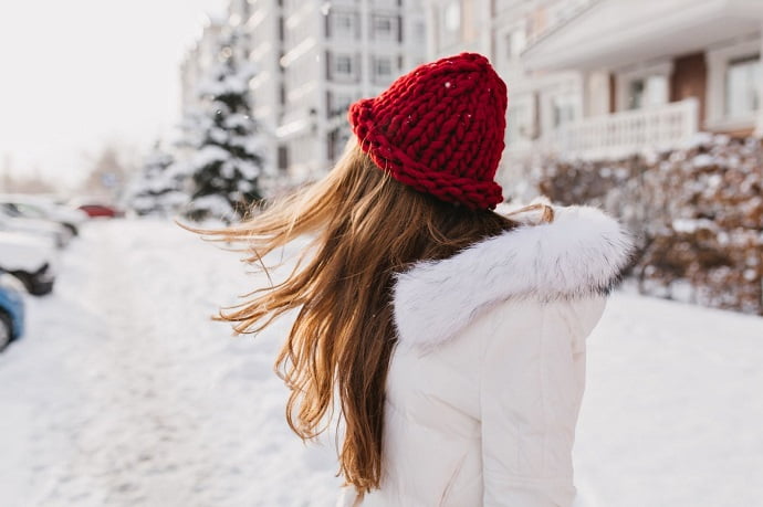 Зимой, для защиты волос  рекомендуется носить головные уборы