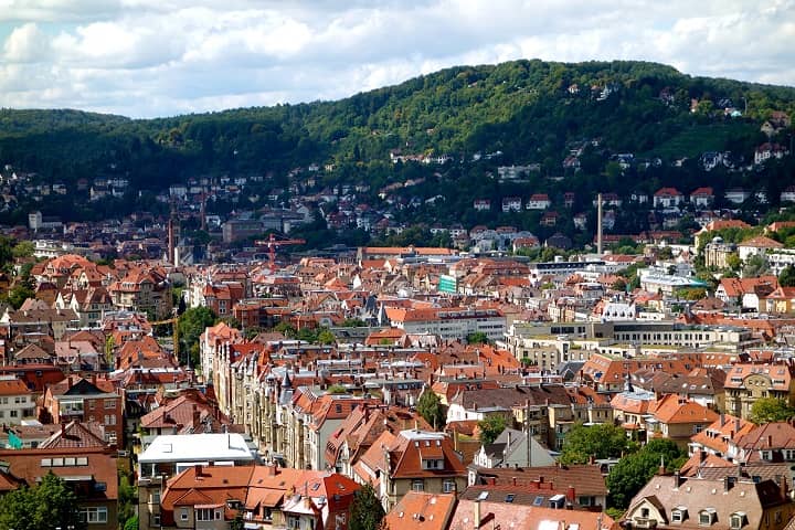 The mountains do not allow blowi out the smog