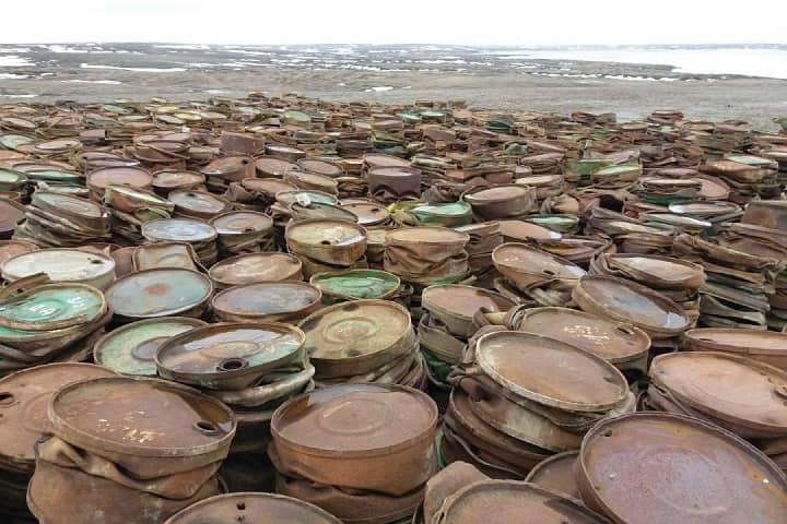 Eco-platoon on the island of Kotelny collects and presses scrap metal for further utilization