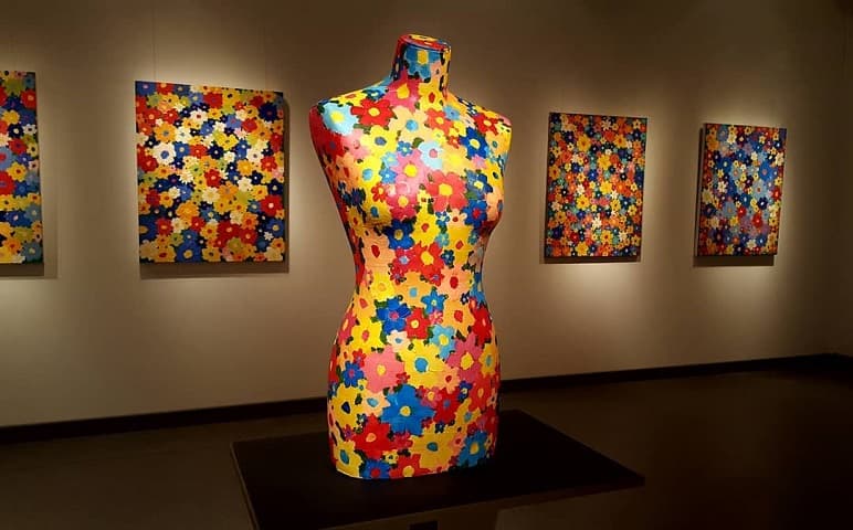 Alex Dolle's exhibition "Flower. Dedication"