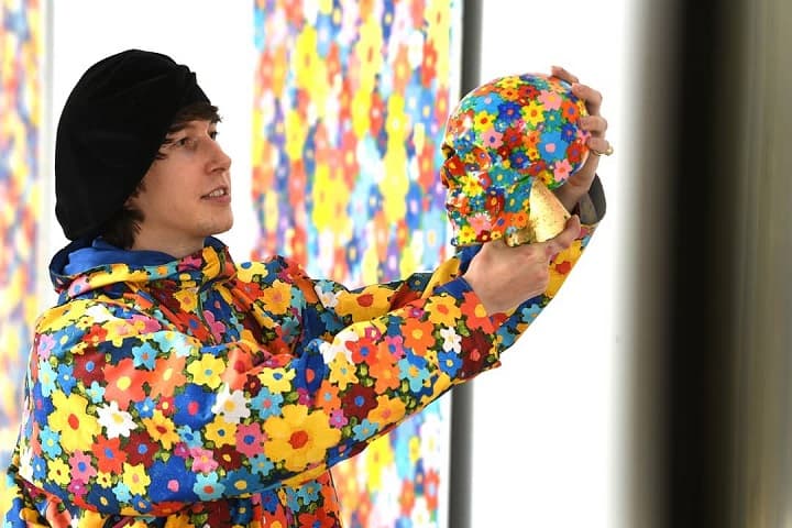 A new collection of Alex Doll's works presents traditional Russian colors of art