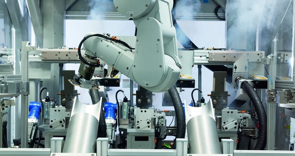 Robot Daisy by Apple on guard of ecology