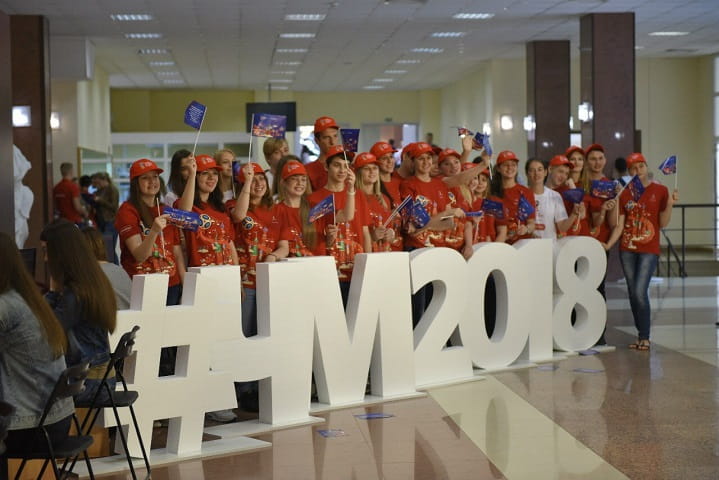 In general, volunteers are young people under 30 years old