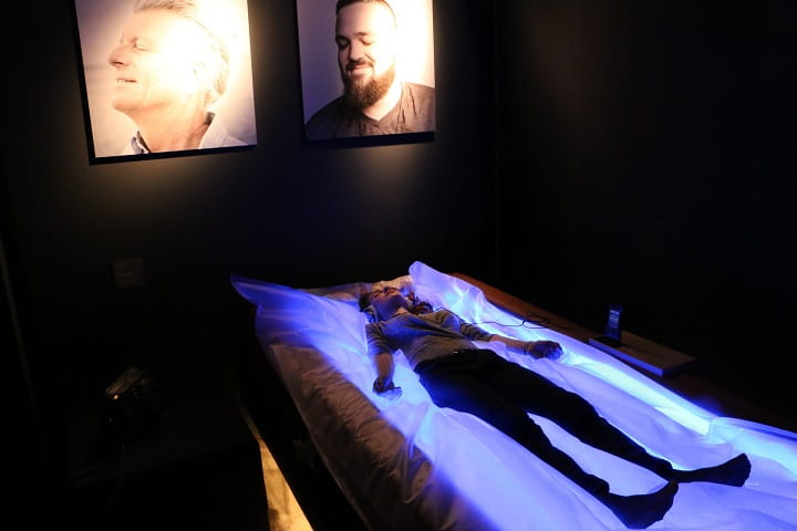 «Dry floating» on a special couch of Zerobody company Starpool